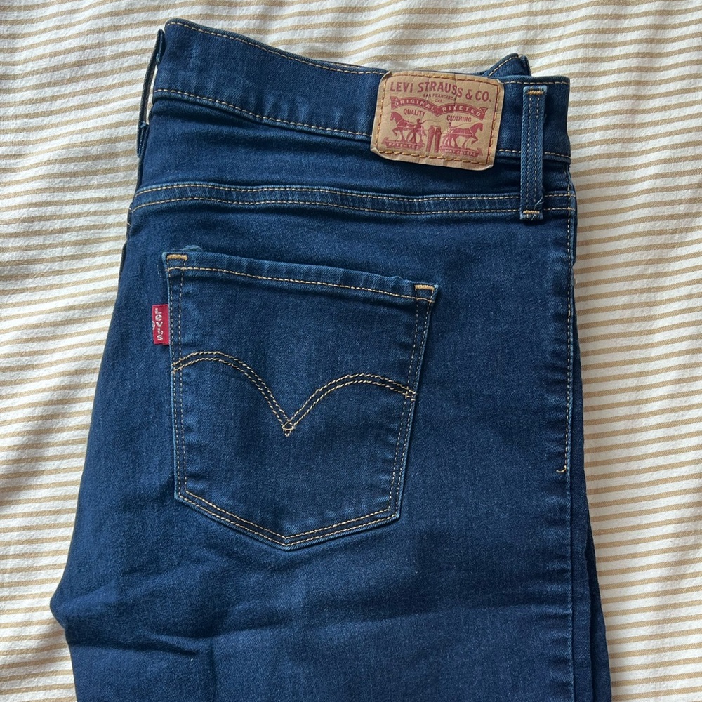 BNWOT Levi’s 311 Shaping Skinny Jeans Size 31 Indigo